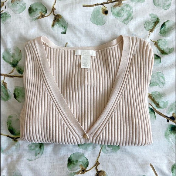 H&M Crème V-Neck Cardigan - Picture 3 of 3